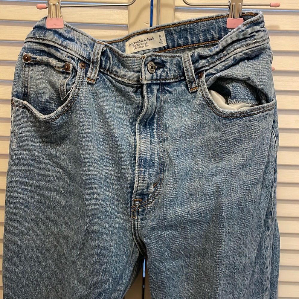 Abercrombie & Fitch The 90s Straight Ultra High Rise 6L